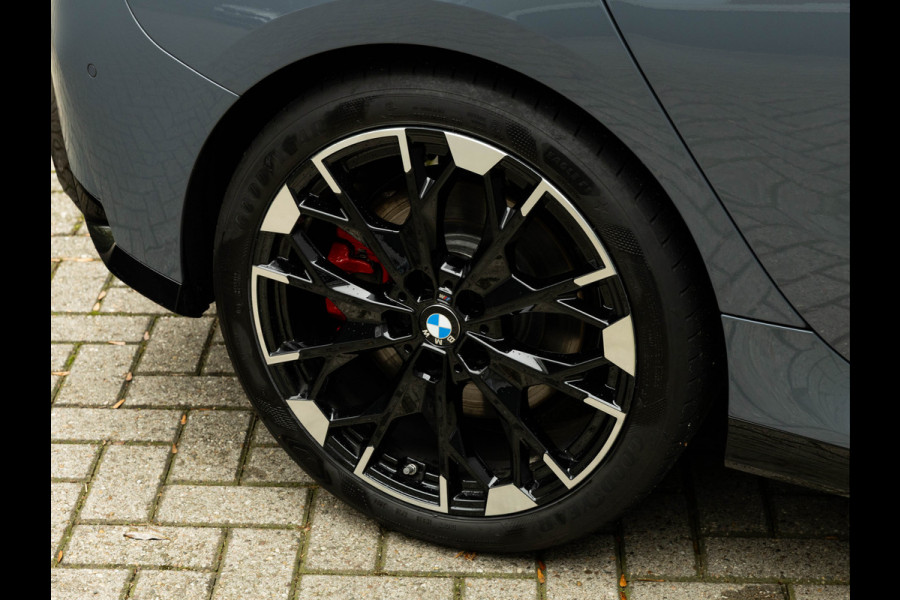 BMW 1-serie M135 xDrive M-Sport Pro - Pano - Harman Kardon - Driving Ass Plus BMW 1-serie M135 xDrive M-Sport Pro - Pano - Harman Kardon - Driving Ass Plus