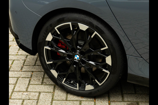 BMW 1-serie M135 xDrive M-Sport Pro - Pano - Harman Kardon - Driving Ass Plus BMW 1-serie M135 xDrive M-Sport Pro - Pano - Harman Kardon - Driving Ass Plus
