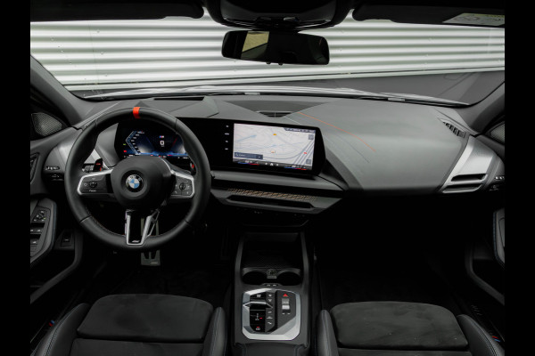 BMW 1-serie M135 xDrive M-Sport Pro - Pano - Harman Kardon - Driving Ass Plus BMW 1-serie M135 xDrive M-Sport Pro - Pano - Harman Kardon - Driving Ass Plus