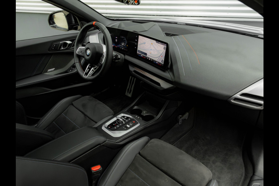 BMW 1-serie M135 xDrive M-Sport Pro - Pano - Harman Kardon - Driving Ass Plus BMW 1-serie M135 xDrive M-Sport Pro - Pano - Harman Kardon - Driving Ass Plus