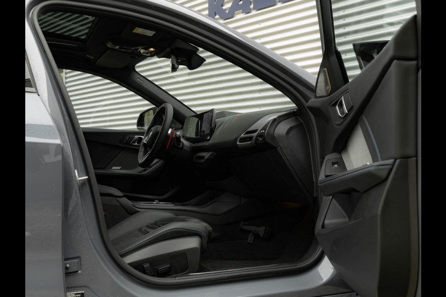 BMW 1-serie M135 xDrive M-Sport Pro - Pano - Harman Kardon - Driving Ass Plus BMW 1-serie M135 xDrive M-Sport Pro - Pano - Harman Kardon - Driving Ass Plus