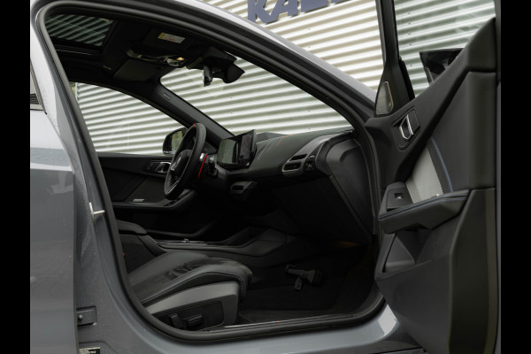 BMW 1-serie M135 xDrive M-Sport Pro - Pano - Harman Kardon - Driving Ass Plus BMW 1-serie M135 xDrive M-Sport Pro - Pano - Harman Kardon - Driving Ass Plus