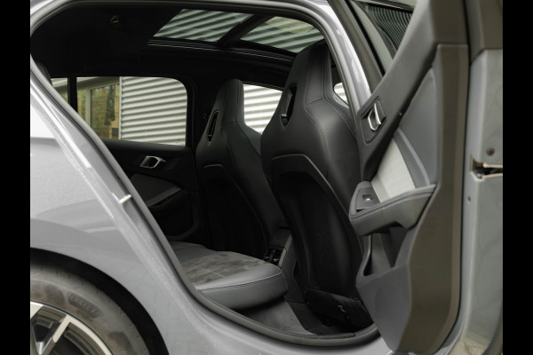 BMW 1-serie M135 xDrive M-Sport Pro - Pano - Harman Kardon - Driving Ass Plus BMW 1-serie M135 xDrive M-Sport Pro - Pano - Harman Kardon - Driving Ass Plus