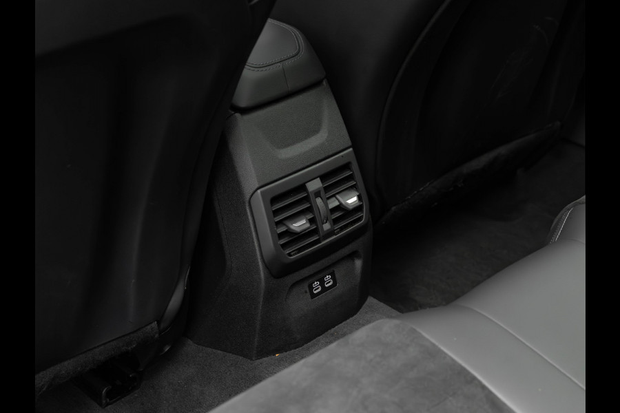 BMW 1-serie M135 xDrive M-Sport Pro - Pano - Harman Kardon - Driving Ass Plus BMW 1-serie M135 xDrive M-Sport Pro - Pano - Harman Kardon - Driving Ass Plus