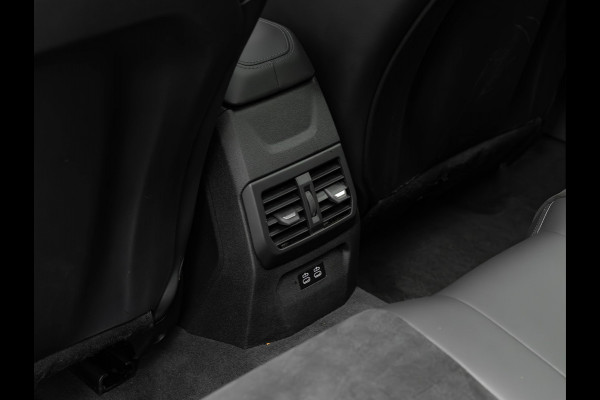 BMW 1-serie M135 xDrive M-Sport Pro - Pano - Harman Kardon - Driving Ass Plus BMW 1-serie M135 xDrive M-Sport Pro - Pano - Harman Kardon - Driving Ass Plus