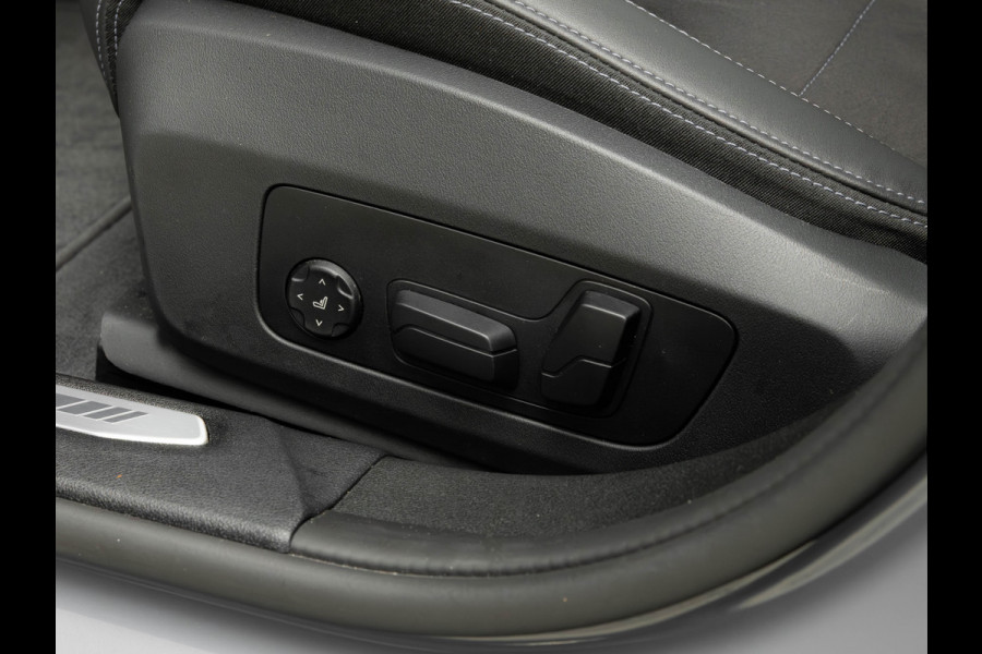 BMW 1-serie M135 xDrive M-Sport Pro - Pano - Harman Kardon - Driving Ass Plus BMW 1-serie M135 xDrive M-Sport Pro - Pano - Harman Kardon - Driving Ass Plus