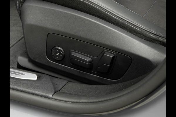 BMW 1-serie M135 xDrive M-Sport Pro - Pano - Harman Kardon - Driving Ass Plus BMW 1-serie M135 xDrive M-Sport Pro - Pano - Harman Kardon - Driving Ass Plus