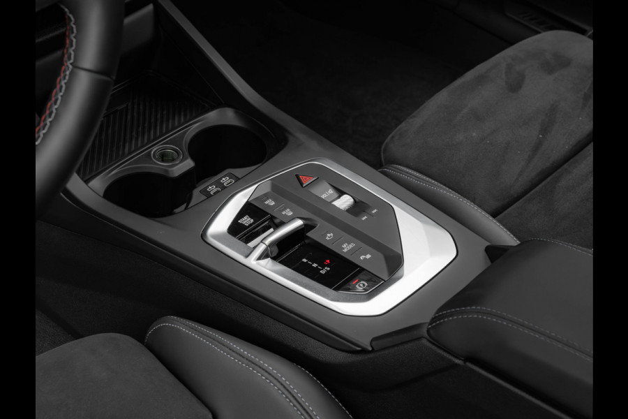BMW 1-serie M135 xDrive M-Sport Pro - Pano - Harman Kardon - Driving Ass Plus BMW 1-serie M135 xDrive M-Sport Pro - Pano - Harman Kardon - Driving Ass Plus