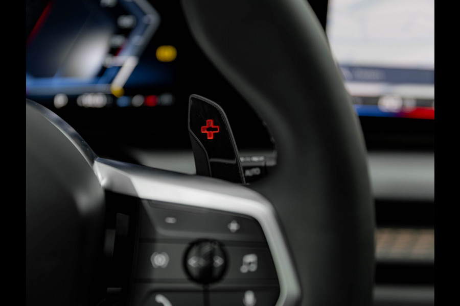 BMW 1-serie M135 xDrive M-Sport Pro - Pano - Harman Kardon - Driving Ass Plus BMW 1-serie M135 xDrive M-Sport Pro - Pano - Harman Kardon - Driving Ass Plus