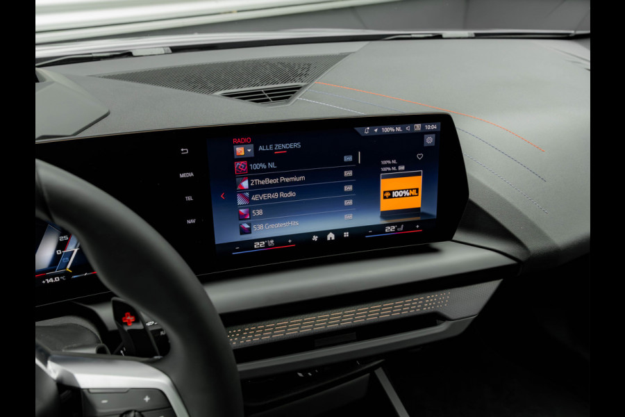 BMW 1-serie M135 xDrive M-Sport Pro - Pano - Harman Kardon - Driving Ass Plus BMW 1-serie M135 xDrive M-Sport Pro - Pano - Harman Kardon - Driving Ass Plus
