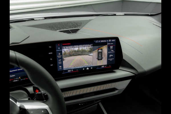 BMW 1-serie M135 xDrive M-Sport Pro - Pano - Harman Kardon - Driving Ass Plus BMW 1-serie M135 xDrive M-Sport Pro - Pano - Harman Kardon - Driving Ass Plus
