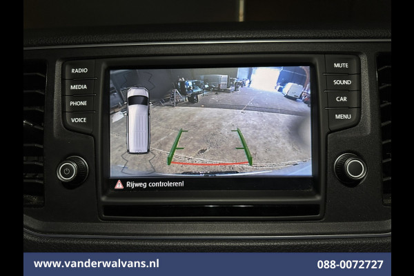 Volkswagen Crafter 2.0 TDI 141pk L3H3 L2H2 Euro6 Airco | Camera | Apple Carplay | Android Auto Parkeersensoren, Bijrijdersbank, 3000kg trekvermogen, zilver