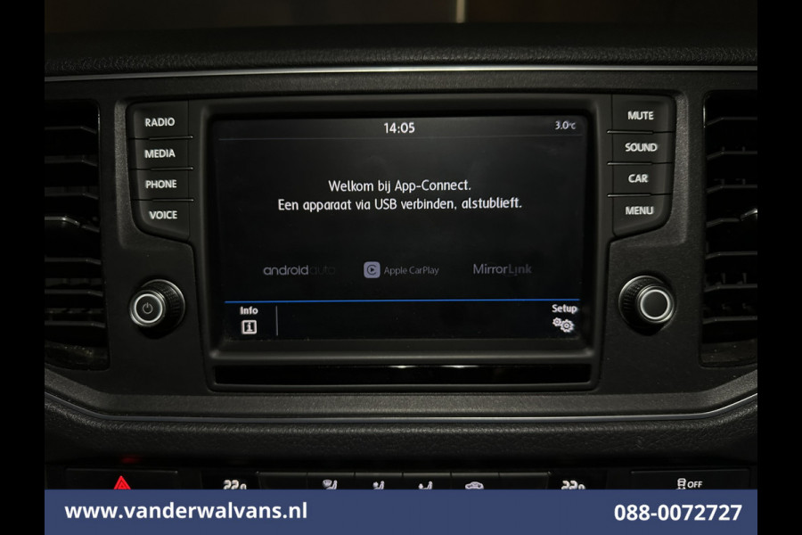 Volkswagen Crafter 2.0 TDI 141pk L3H3 L2H2 Euro6 Airco | Camera | Apple Carplay | Android Auto Parkeersensoren, Bijrijdersbank, 3000kg trekvermogen, zilver