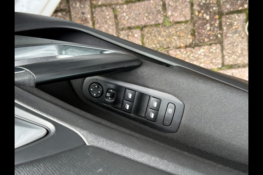 Peugeot 308 1.2 PureTech Active Pack Peugeot 308 1.2 PureTech Active Pack