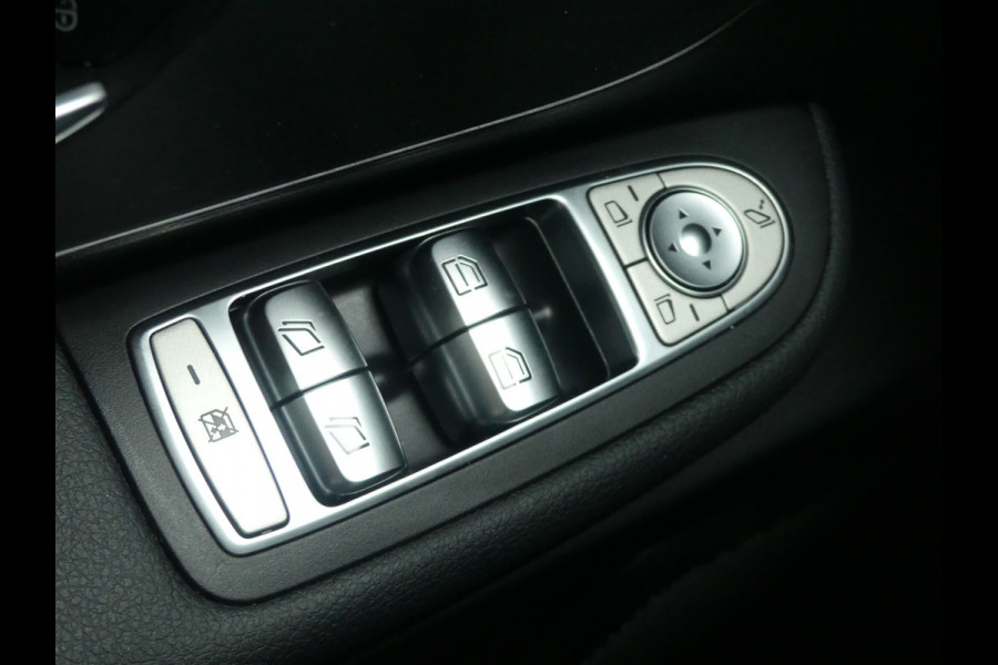 Mercedes-Benz V-Klasse 220d Lang Dubbel Cabine Panoramadak Trekhaak/LED/Leer