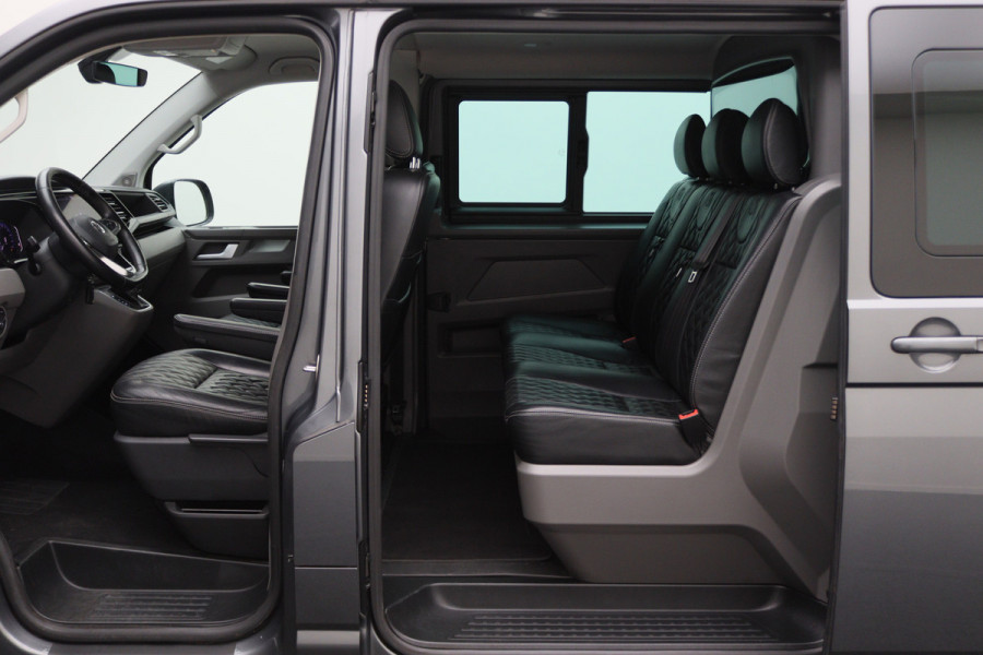 Volkswagen Transporter 2.0 TDI DSG L2H1 30 DC Highline Leer, 2x Elektr. Schuifdeur, ACC, Camera, Apple Carplay, LED, Trekhaak, 20'' Volkswagen Transporter 2.0 TDI DSG L2H1 30 DC Highline Leer, 2x Elektr. Schuifdeur, ACC, Camera, Apple Carplay, LED, Trekhaak, 20''