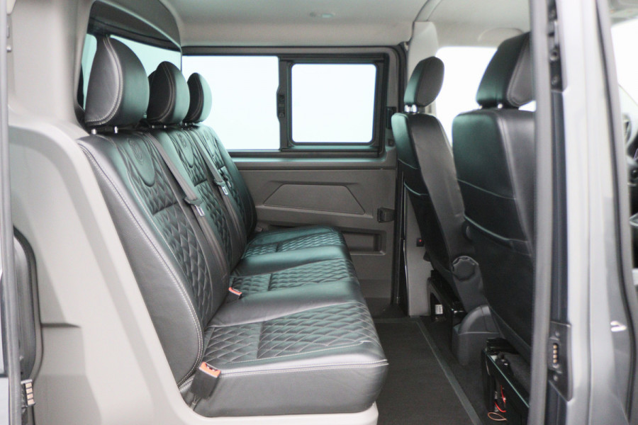 Volkswagen Transporter 2.0 TDI DSG L2H1 30 DC Highline Leer, 2x Elektr. Schuifdeur, ACC, Camera, Apple Carplay, LED, Trekhaak, 20'' Volkswagen Transporter 2.0 TDI DSG L2H1 30 DC Highline Leer, 2x Elektr. Schuifdeur, ACC, Camera, Apple Carplay, LED, Trekhaak, 20''