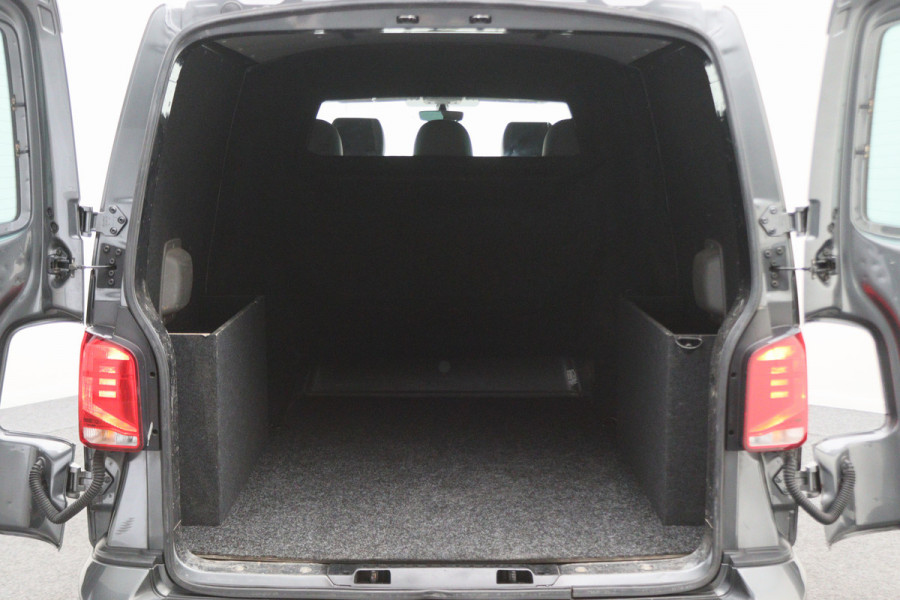Volkswagen Transporter 2.0 TDI DSG L2H1 30 DC Highline Leer, 2x Elektr. Schuifdeur, ACC, Camera, Apple Carplay, LED, Trekhaak, 20'' Volkswagen Transporter 2.0 TDI DSG L2H1 30 DC Highline Leer, 2x Elektr. Schuifdeur, ACC, Camera, Apple Carplay, LED, Trekhaak, 20''