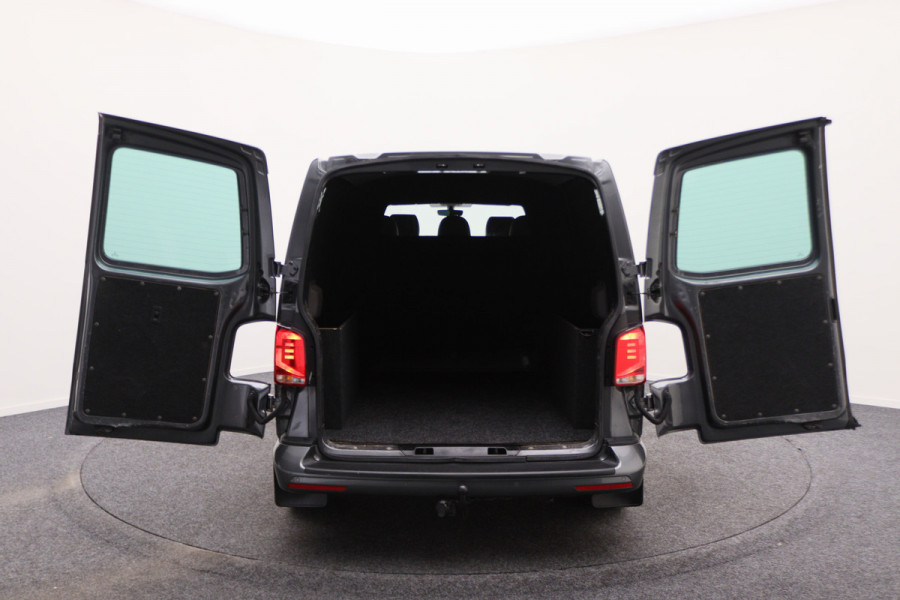 Volkswagen Transporter 2.0 TDI DSG L2H1 30 DC Highline Leer, 2x Elektr. Schuifdeur, ACC, Camera, Apple Carplay, LED, Trekhaak, 20'' Volkswagen Transporter 2.0 TDI DSG L2H1 30 DC Highline Leer, 2x Elektr. Schuifdeur, ACC, Camera, Apple Carplay, LED, Trekhaak, 20''