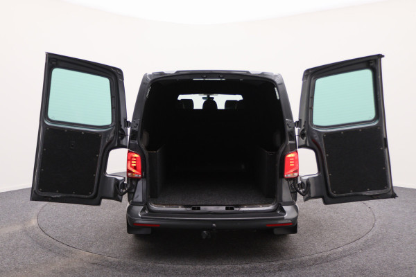 Volkswagen Transporter 2.0 TDI DSG L2H1 30 DC Highline Leer, 2x Elektr. Schuifdeur, ACC, Camera, Apple Carplay, LED, Trekhaak, 20'' Volkswagen Transporter 2.0 TDI DSG L2H1 30 DC Highline Leer, 2x Elektr. Schuifdeur, ACC, Camera, Apple Carplay, LED, Trekhaak, 20''