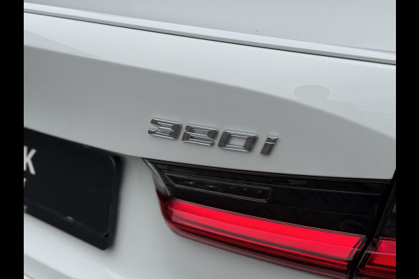 BMW 3-serie 320i High Executive M Sport / Sportleder / Camera / LED / BMW 3-serie 320i High Executive M Sport / Sportleder / Camera / LED /