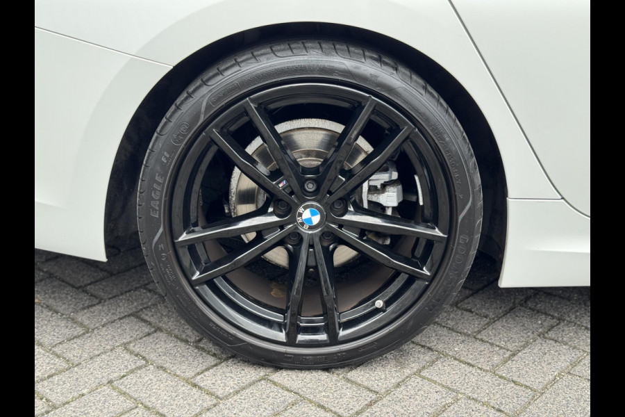BMW 3-serie 320i High Executive M Sport / Sportleder / Camera / LED / BMW 3-serie 320i High Executive M Sport / Sportleder / Camera / LED /