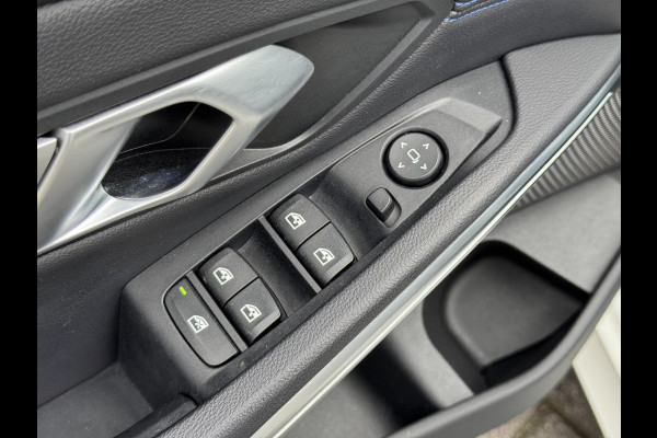 BMW 3-serie 320i High Executive M Sport / Sportleder / Camera / LED / BMW 3-serie 320i High Executive M Sport / Sportleder / Camera / LED /