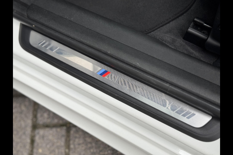 BMW 3-serie 320i High Executive M Sport / Sportleder / Camera / LED / BMW 3-serie 320i High Executive M Sport / Sportleder / Camera / LED /