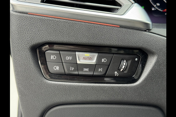 BMW 3-serie 320i High Executive M Sport / Sportleder / Camera / LED / BMW 3-serie 320i High Executive M Sport / Sportleder / Camera / LED /
