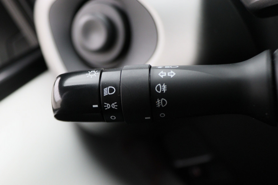 Peugeot 108 1.0 e-VTi Active Automaat LED, Airco, Bluetooth, Elektr. Pakket, 15"