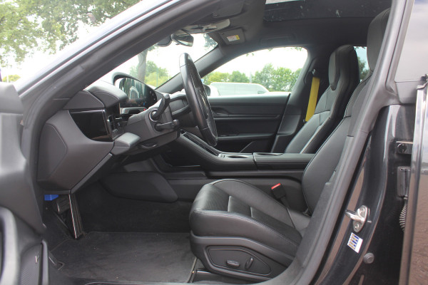 Porsche Taycan Cross Turismo 4 93 kWh / SoH 93.8% / Panoramadak / 360Camera / Head-up / Passenger Display / 20'' / Bose / Sportchrono / Leder / Luchtvering / Stuurverwarming / Dodehoek / ACC / Stoelverwarming 4x / Warmtepomp