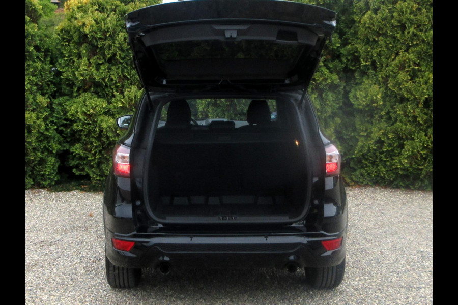 Ford Kuga 1.5 EcoBoost ST Line Automaat *Zeer mooi!* Ford Kuga 1.5 EcoBoost ST Line Automaat *Zeer mooi!*