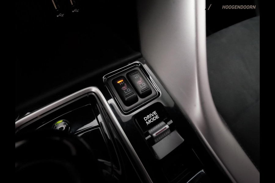 Mitsubishi Eclipse Cross 2.4 PHEV Executive (APPLE CARPLAY,LED,KEYLESS,ALCANTARA,CRUISE,STOELVERWARMING,CAMERA,LM-VELGEN) Mitsubishi Eclipse Cross 2.4 PHEV Executive (APPLE CARPLAY,LED,KEYLESS,ALCANTARA,CRUISE,STOELVERWARMING,CAMERA,LM-VELGEN)