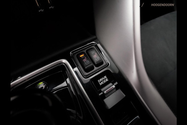 Mitsubishi Eclipse Cross 2.4 PHEV Executive (APPLE CARPLAY,LED,KEYLESS,ALCANTARA,CRUISE,STOELVERWARMING,CAMERA,LM-VELGEN) Mitsubishi Eclipse Cross 2.4 PHEV Executive (APPLE CARPLAY,LED,KEYLESS,ALCANTARA,CRUISE,STOELVERWARMING,CAMERA,LM-VELGEN)