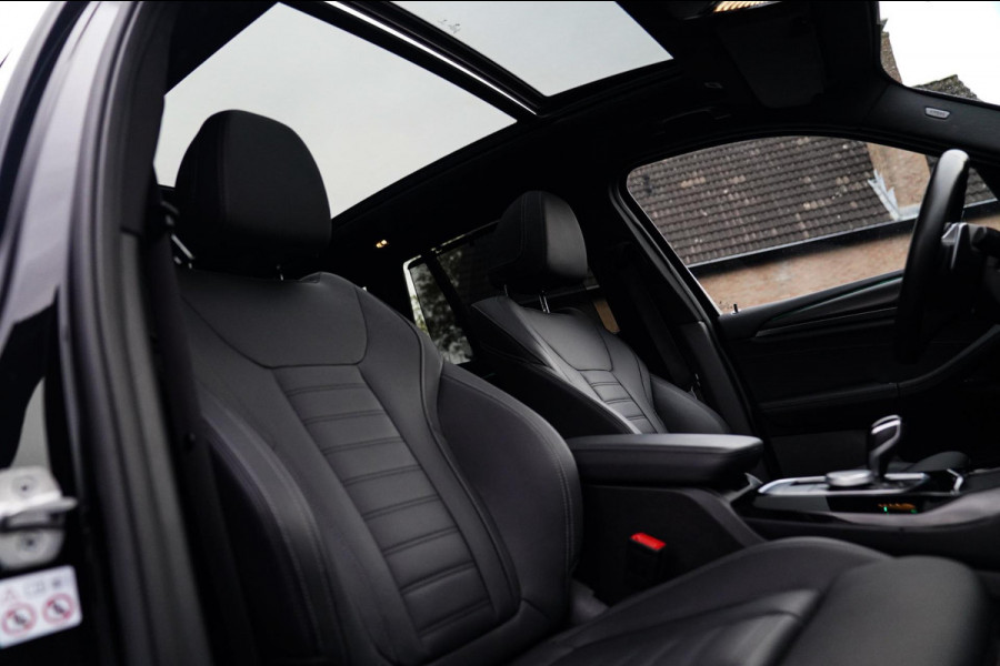 BMW X3 XDrive20i High Executive | Panorama | Shadowline | Camera | M-pakket | Luxe Leder - Memory | Apple Carplay | Cruise Control BMW X3 XDrive20i High Executive | Panorama | Shadowline | Camera | M-pakket | Luxe Leder - Memory | Apple Carplay | Cruise Control