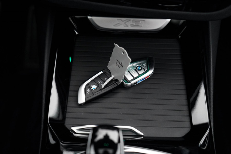 BMW X3 XDrive20i High Executive | Panorama | Shadowline | Camera | M-pakket | Luxe Leder - Memory | Apple Carplay | Cruise Control BMW X3 XDrive20i High Executive | Panorama | Shadowline | Camera | M-pakket | Luxe Leder - Memory | Apple Carplay | Cruise Control