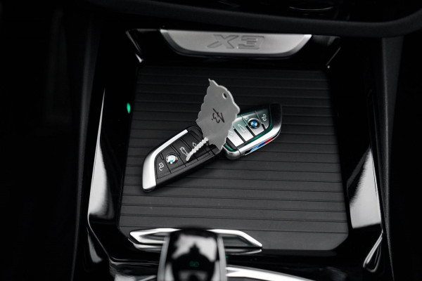 BMW X3 XDrive20i High Executive | Panorama | Shadowline | Camera | M-pakket | Luxe Leder - Memory | Apple Carplay | Cruise Control BMW X3 XDrive20i High Executive | Panorama | Shadowline | Camera | M-pakket | Luxe Leder - Memory | Apple Carplay | Cruise Control