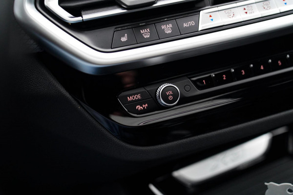 BMW X3 XDrive20i High Executive | Panorama | Shadowline | Camera | M-pakket | Luxe Leder - Memory | Apple Carplay | Cruise Control BMW X3 XDrive20i High Executive | Panorama | Shadowline | Camera | M-pakket | Luxe Leder - Memory | Apple Carplay | Cruise Control