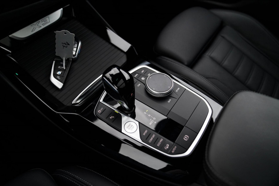 BMW X3 XDrive20i High Executive | Panorama | Shadowline | Camera | M-pakket | Luxe Leder - Memory | Apple Carplay | Cruise Control BMW X3 XDrive20i High Executive | Panorama | Shadowline | Camera | M-pakket | Luxe Leder - Memory | Apple Carplay | Cruise Control