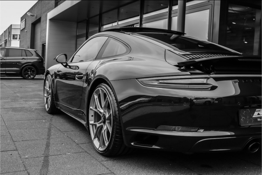 Porsche 911 991.2 3.0 Carrera 4 GTS NL auto **Centerlock/Pano/Carbon/Alcantara/Sportuitlaat** Porsche 911 991.2 3.0 Carrera 4 GTS NL auto **Centerlock/Pano/Carbon/Alcantara/Sportuitlaat**