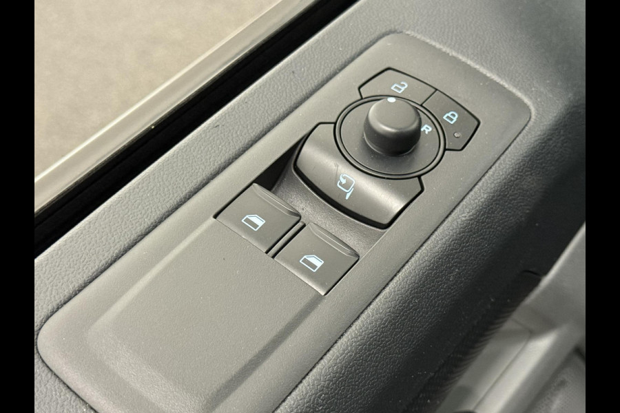 Ford Transit Custom 280 2.0 TDCI L1H1 Trend Nieuw Model Airco Navi Trekhaak PDC V+A Camera Ford Transit Custom 280 2.0 TDCI L1H1 Trend Nieuw Model Airco Navi Trekhaak PDC V+A Camera