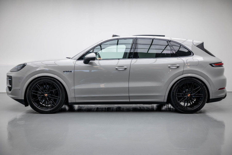 Porsche Cayenne 3.0 E-Hybrid |Pano|Krijt|SportChrono|Fabrieksgarantie t/m 2029|