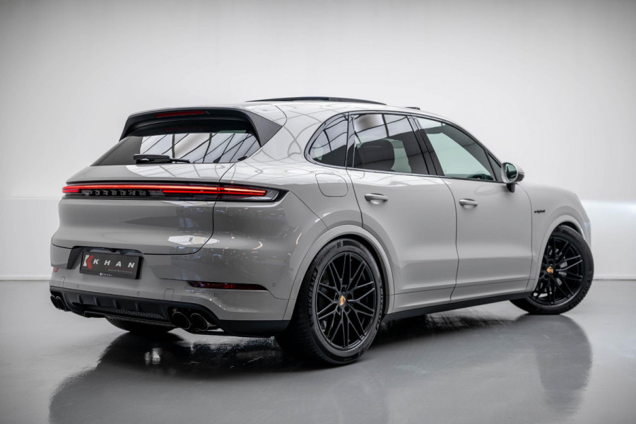 Porsche Cayenne 3.0 E-Hybrid |Pano|Krijt|SportChrono|Fabrieksgarantie t/m 2029|