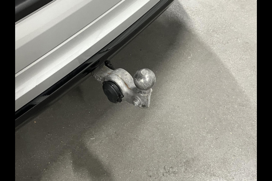 Volvo XC60 2.0 T6 Plug-in hybrid AWD R-Design Trekhaak | Long Range | Open dak | Adapt. cruise | 360 | Head-up | Stuur-/Stoelverwarming | Volvo XC60 2.0 T6 Plug-in hybrid AWD R-Design Trekhaak | Long Range | Open dak | Adapt. cruise | 360 | Head-up | Stuur-/Stoelverwarming |