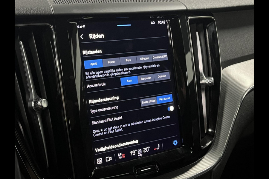 Volvo XC60 2.0 T6 Plug-in hybrid AWD R-Design Trekhaak | Long Range | Open dak | Adapt. cruise | 360 | Head-up | Stuur-/Stoelverwarming | Volvo XC60 2.0 T6 Plug-in hybrid AWD R-Design Trekhaak | Long Range | Open dak | Adapt. cruise | 360 | Head-up | Stuur-/Stoelverwarming |