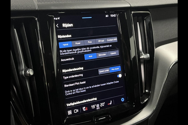 Volvo XC60 2.0 T6 Plug-in hybrid AWD R-Design Trekhaak | Long Range | Open dak | Adapt. cruise | 360 | Head-up | Stuur-/Stoelverwarming | Volvo XC60 2.0 T6 Plug-in hybrid AWD R-Design Trekhaak | Long Range | Open dak | Adapt. cruise | 360 | Head-up | Stuur-/Stoelverwarming |