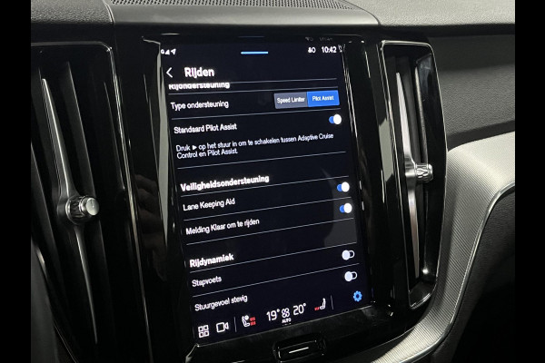 Volvo XC60 2.0 T6 Plug-in hybrid AWD R-Design Trekhaak | Long Range | Open dak | Adapt. cruise | 360 | Head-up | Stuur-/Stoelverwarming | Volvo XC60 2.0 T6 Plug-in hybrid AWD R-Design Trekhaak | Long Range | Open dak | Adapt. cruise | 360 | Head-up | Stuur-/Stoelverwarming |