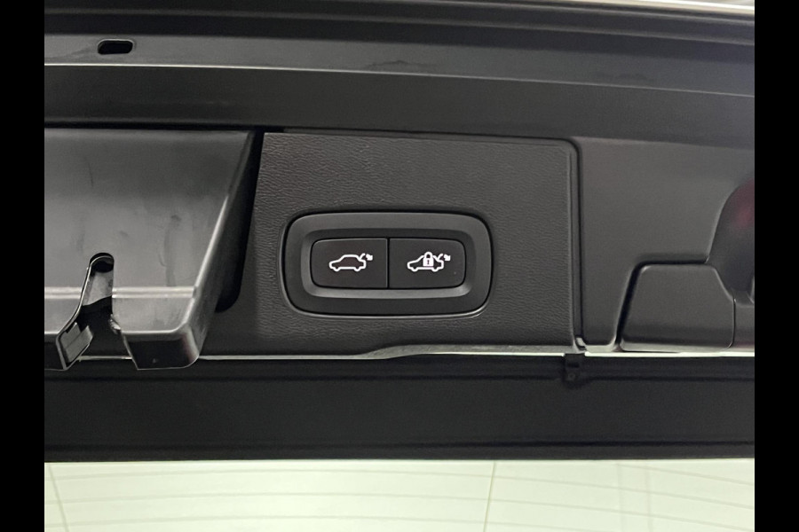 Volvo XC60 2.0 T6 Plug-in hybrid AWD R-Design Trekhaak | Long Range | Open dak | Adapt. cruise | 360 | Head-up | Stuur-/Stoelverwarming | Volvo XC60 2.0 T6 Plug-in hybrid AWD R-Design Trekhaak | Long Range | Open dak | Adapt. cruise | 360 | Head-up | Stuur-/Stoelverwarming |