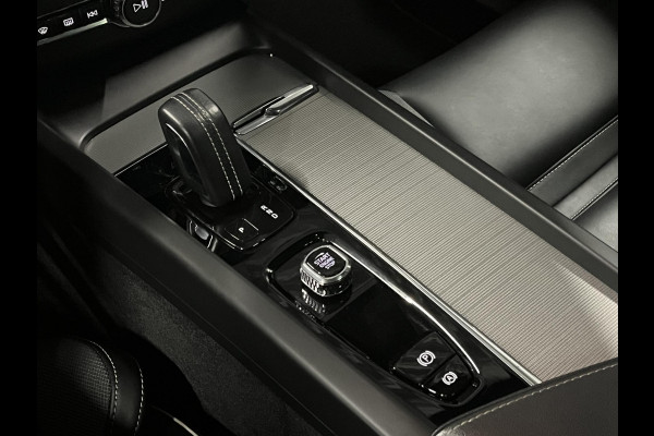 Volvo XC60 2.0 T6 Plug-in hybrid AWD R-Design Trekhaak | Long Range | Open dak | Adapt. cruise | 360 | Head-up | Stuur-/Stoelverwarming | Volvo XC60 2.0 T6 Plug-in hybrid AWD R-Design Trekhaak | Long Range | Open dak | Adapt. cruise | 360 | Head-up | Stuur-/Stoelverwarming |