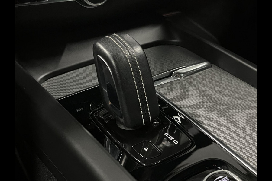 Volvo XC60 2.0 T6 Plug-in hybrid AWD R-Design Trekhaak | Long Range | Open dak | Adapt. cruise | 360 | Head-up | Stuur-/Stoelverwarming | Volvo XC60 2.0 T6 Plug-in hybrid AWD R-Design Trekhaak | Long Range | Open dak | Adapt. cruise | 360 | Head-up | Stuur-/Stoelverwarming |